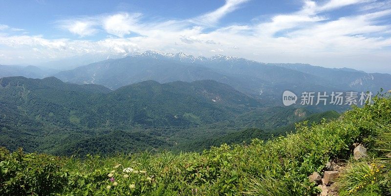 Mount Amakazariyama (雨飾山) across Nagano and Niigata, Japan (百名山)